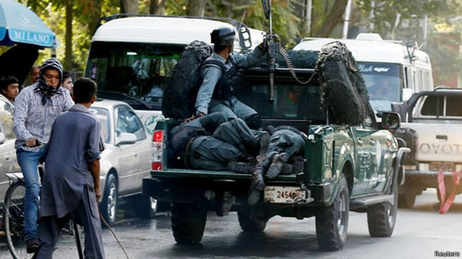 در دو انفجار انتحاری در کابل ۲۴ نفر کشته و 90 نفر زخمی شدند